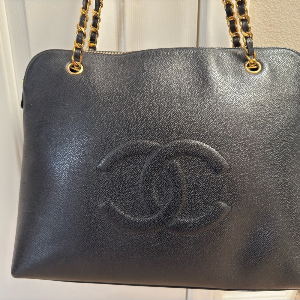 Authentic vintage 1994 CHANEL Black Shoulder Weekender Bag/Tote 9/10 condition!!